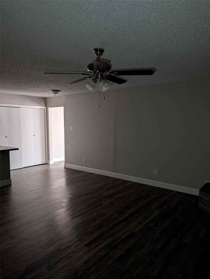 1116 Cindy St - Photo 4 of 19