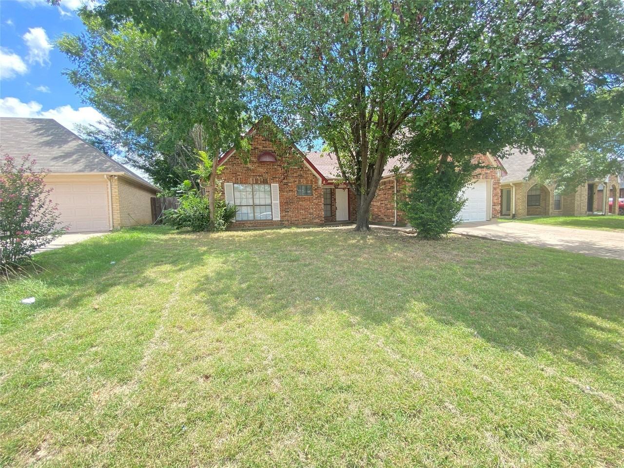 6101 Meadowside Trl - Photo 2 of 17