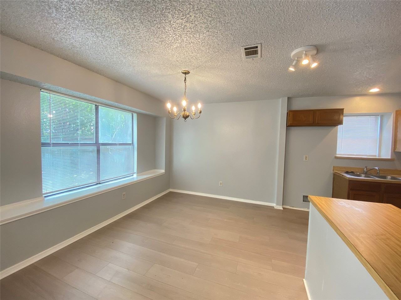 6101 Meadowside Trl - Photo 7 of 17
