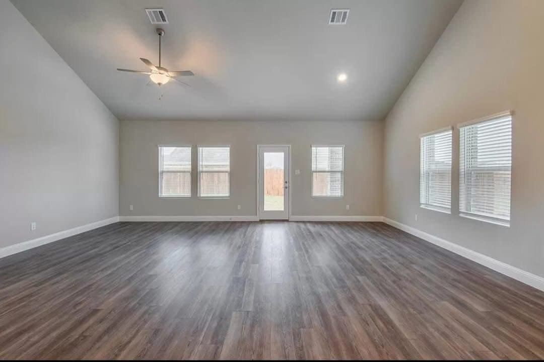 404 Dempsey Dr - Photo 3 of 17