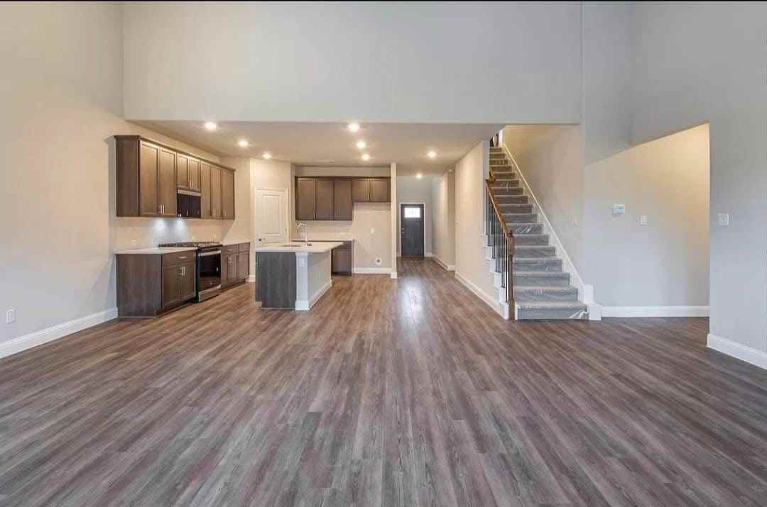 404 Dempsey Dr - Photo 4 of 17