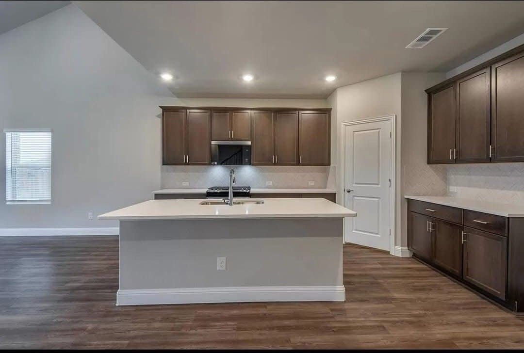 404 Dempsey Dr - Photo 6 of 17