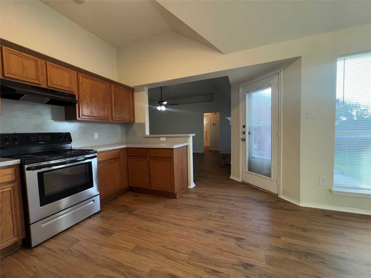 1016 Glenhaven Dr - Photo 3 of 9