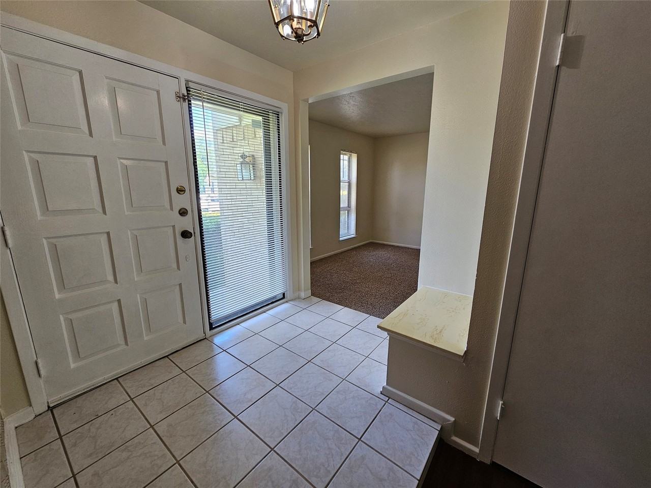 1302 Berkeley Dr - Photo 4 of 28