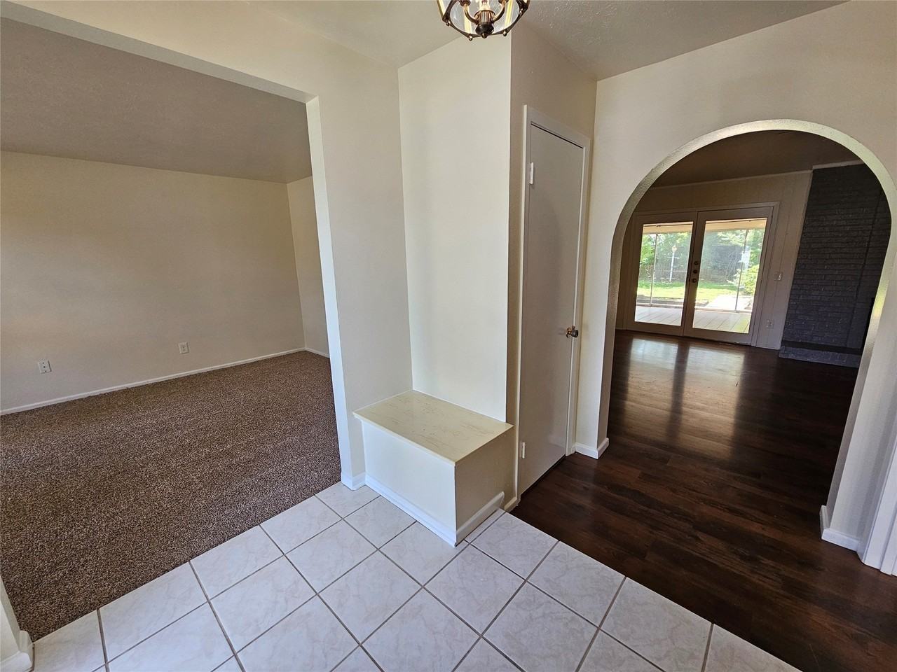 1302 Berkeley Dr - Photo 5 of 28