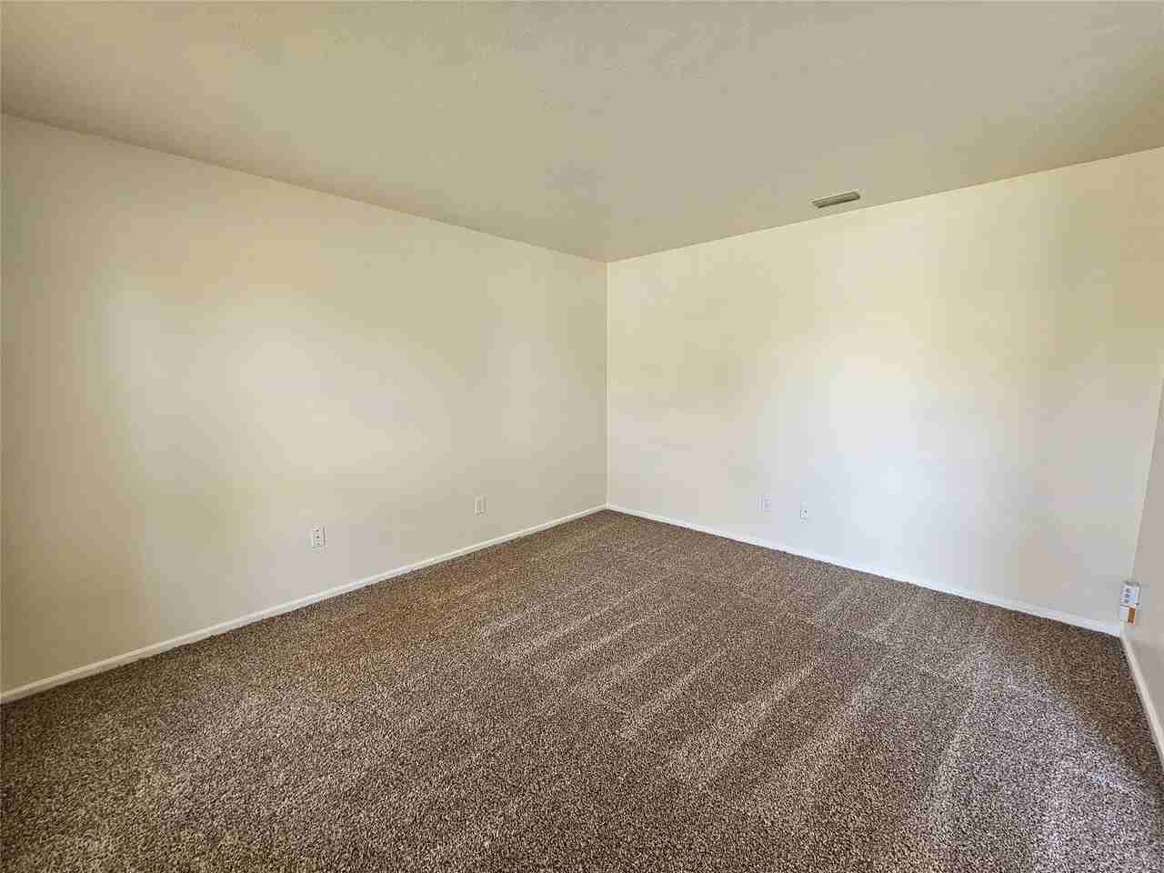 1302 Berkeley Dr - Photo 6 of 28