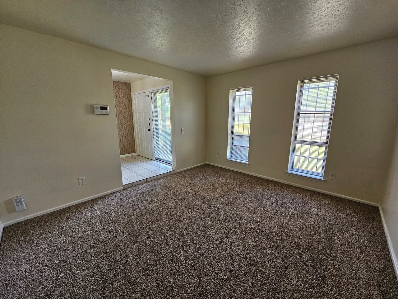 1302 Berkeley Dr - Photo 7 of 28