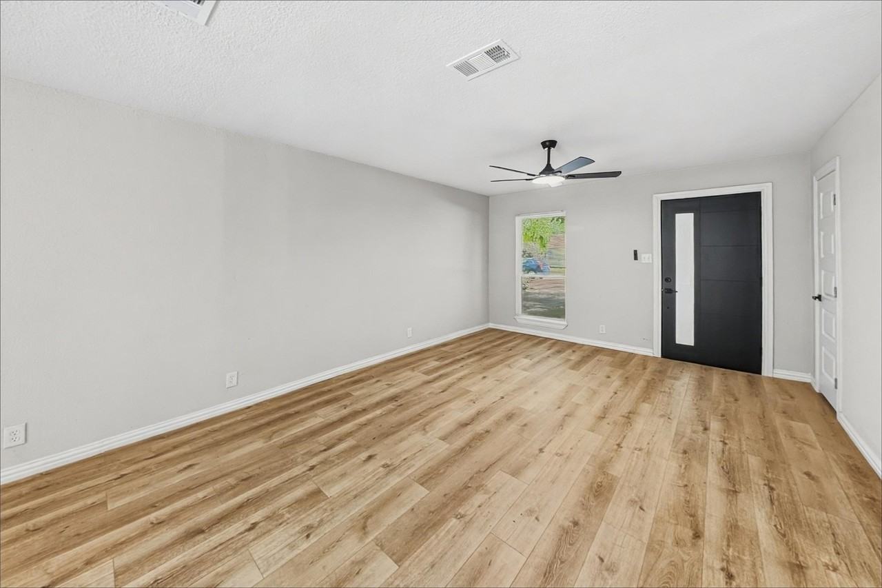 3716 Clotell Dr - Photo 3 of 23
