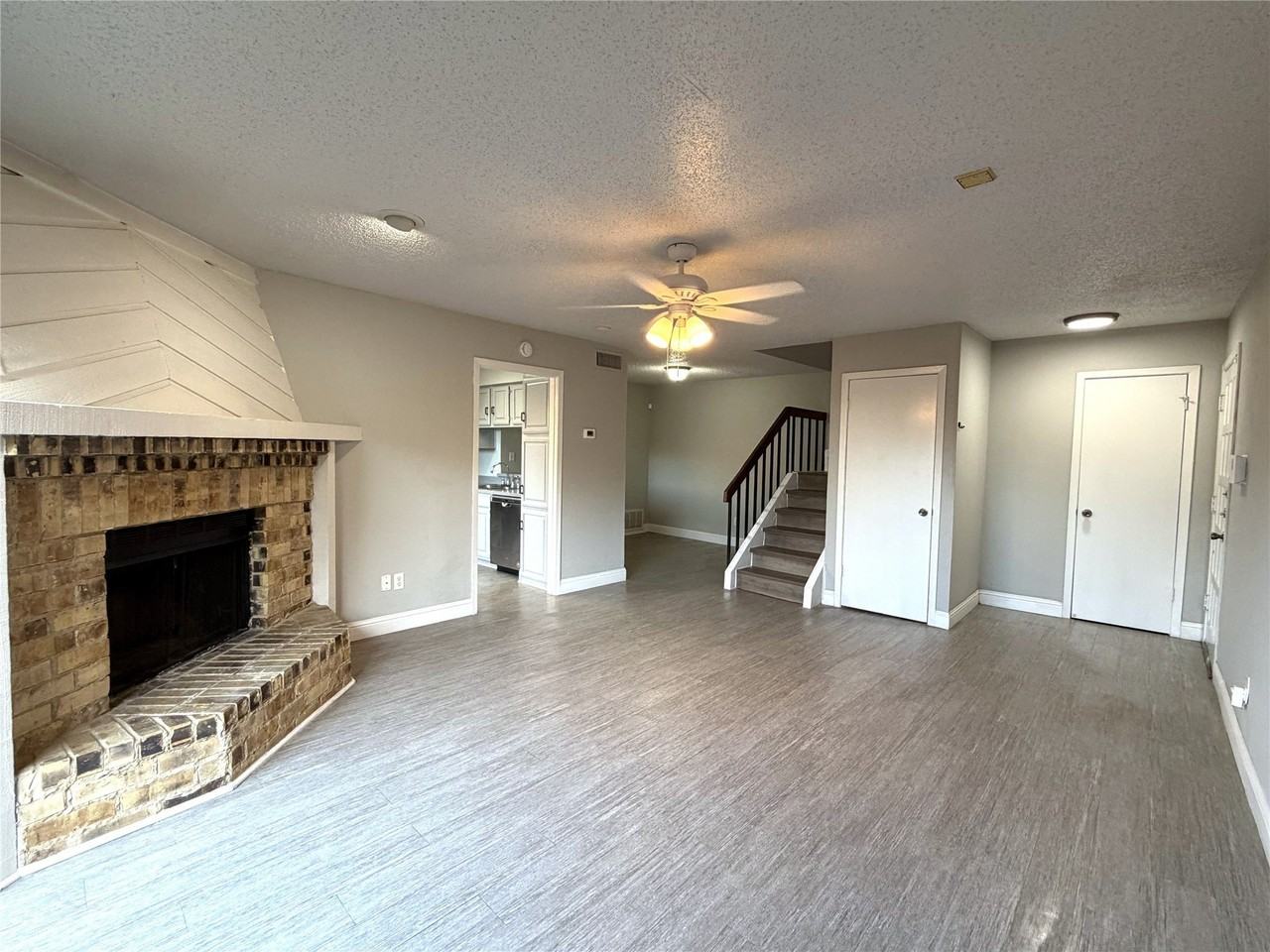 4233 Madera Rd #4 - Photo 6 of 21