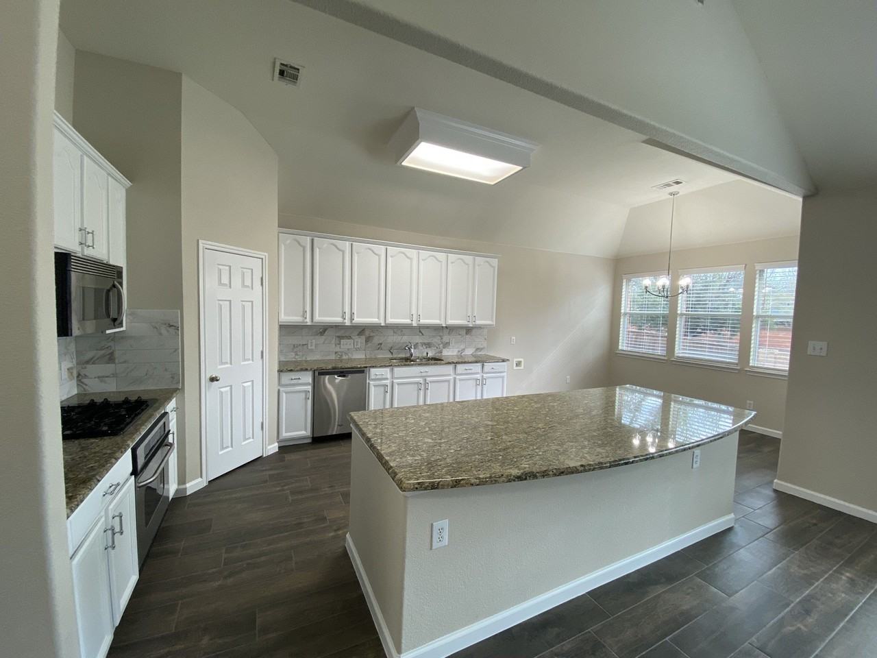 5668 Imperial Meadow Dr - Photo 6 of 39