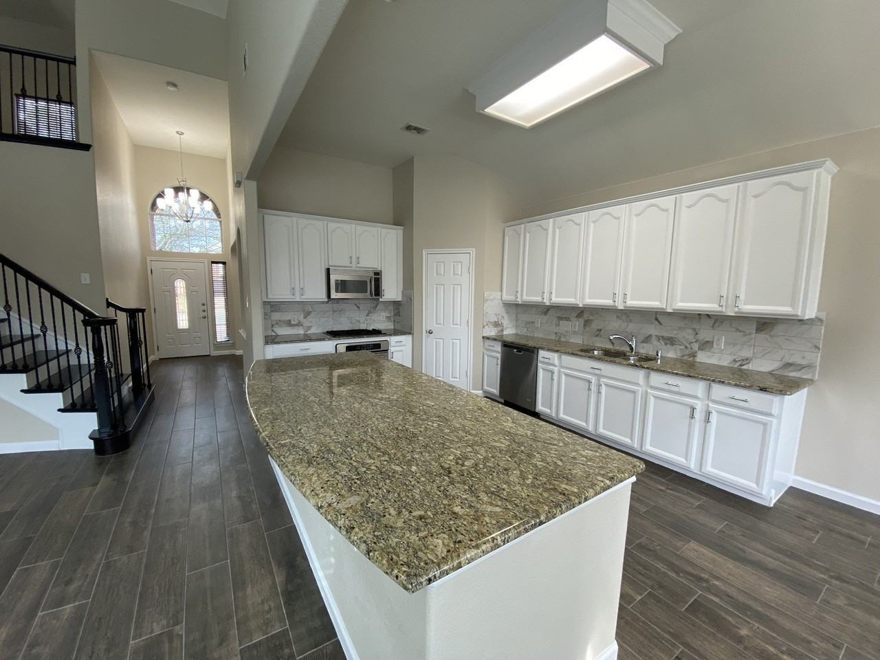 5668 Imperial Meadow Dr - Photo 7 of 39