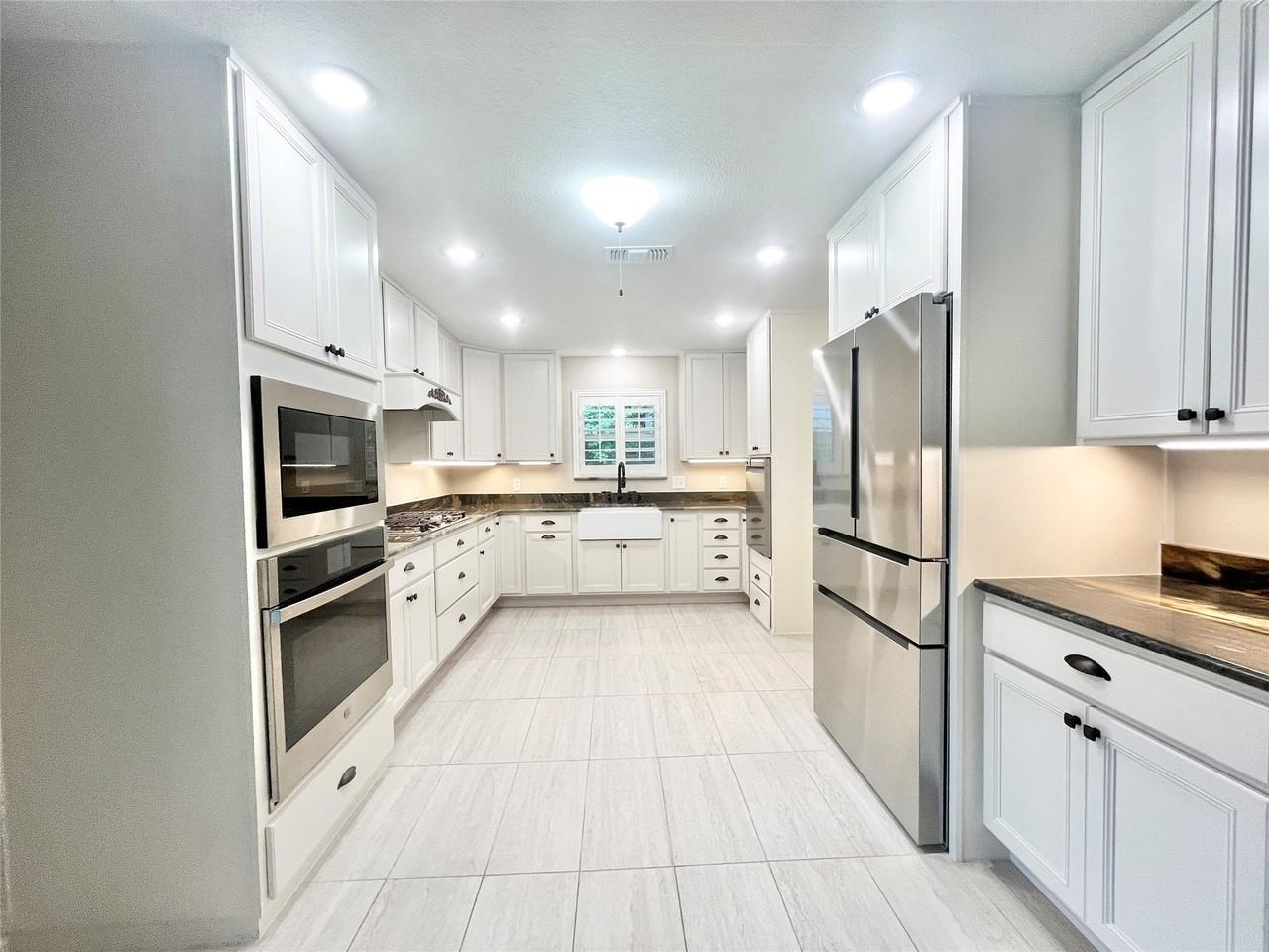 313 Santa Clara St - Photo 7 of 32