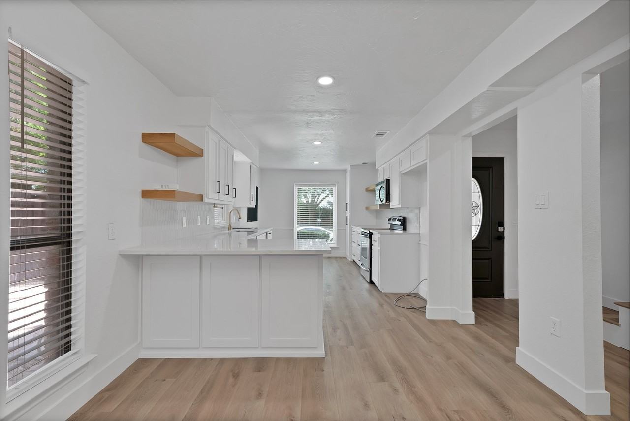 4021 San Mateo Dr - Photo 5 of 37