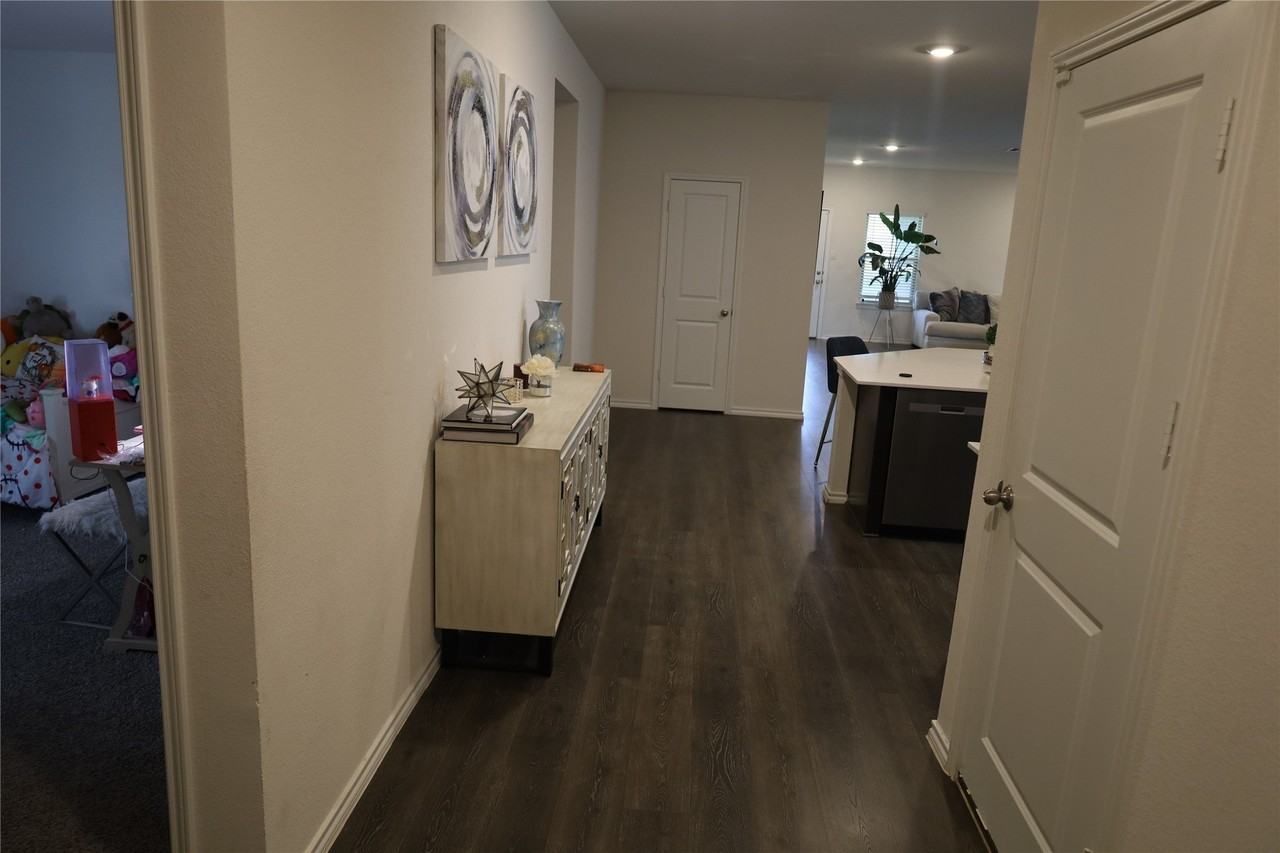 2908 Roper St - Photo 4 of 20