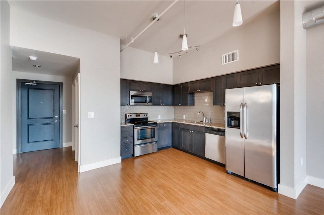 928 Travis Ave #307 - Photo 4 of 16