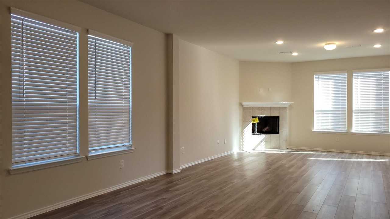 807 Goldenrod Ln - Photo 5 of 27