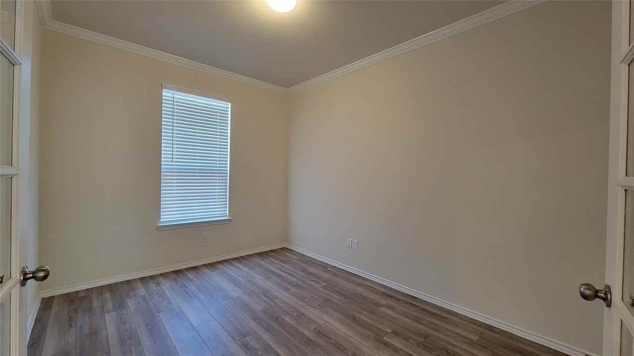 807 Goldenrod Ln - Photo 7 of 27