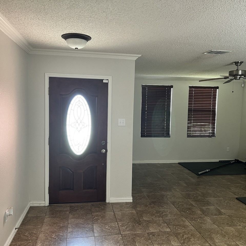 5425 Comanche Wells Dr - Photo 2 of 13