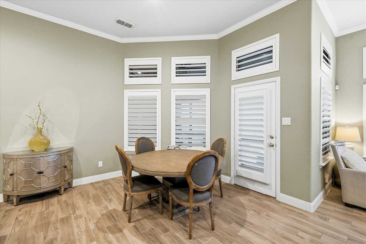 904 10th St - Photo 3 of 14