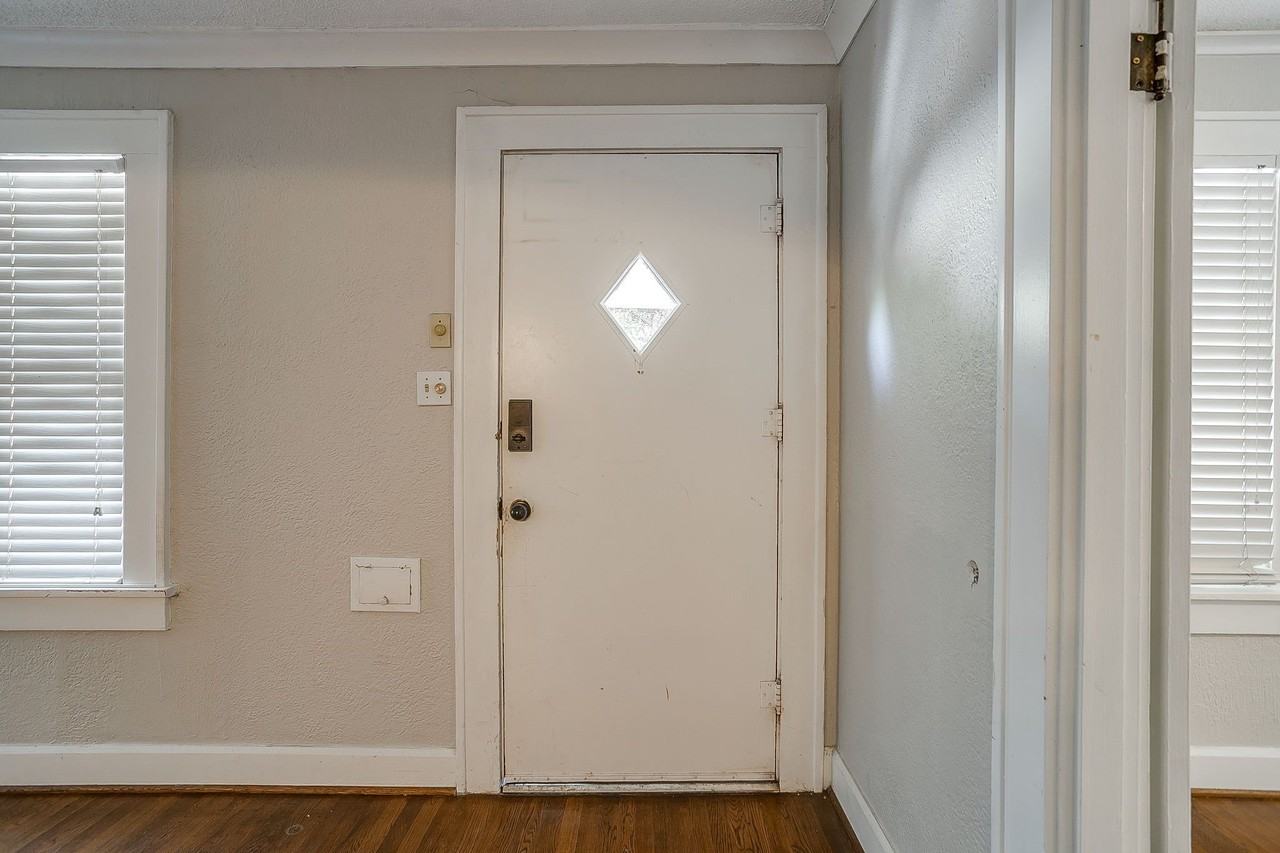 3216 Cockrell Ave - Photo 2 of 21