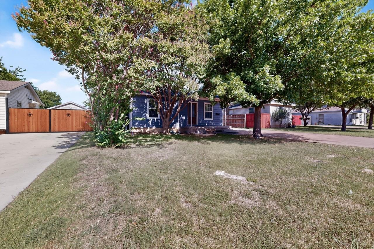 709 Se 2nd St - Photo 3 of 24