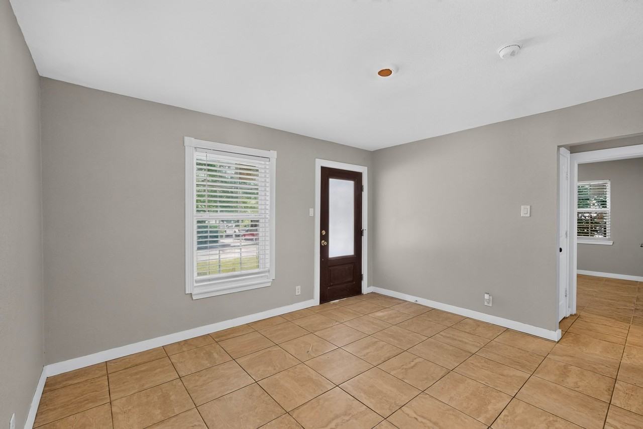 709 Se 2nd St - Photo 6 of 24