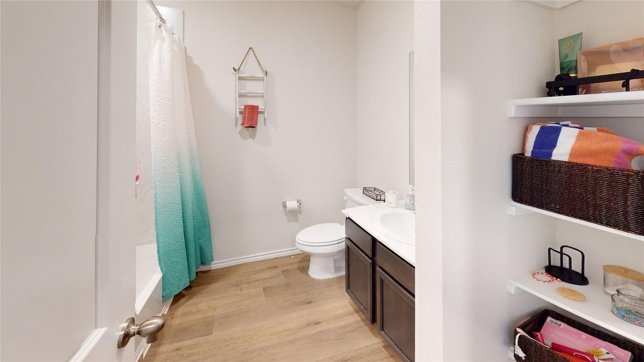 13153 Enclave Pkwy - Photo 3 of 19
