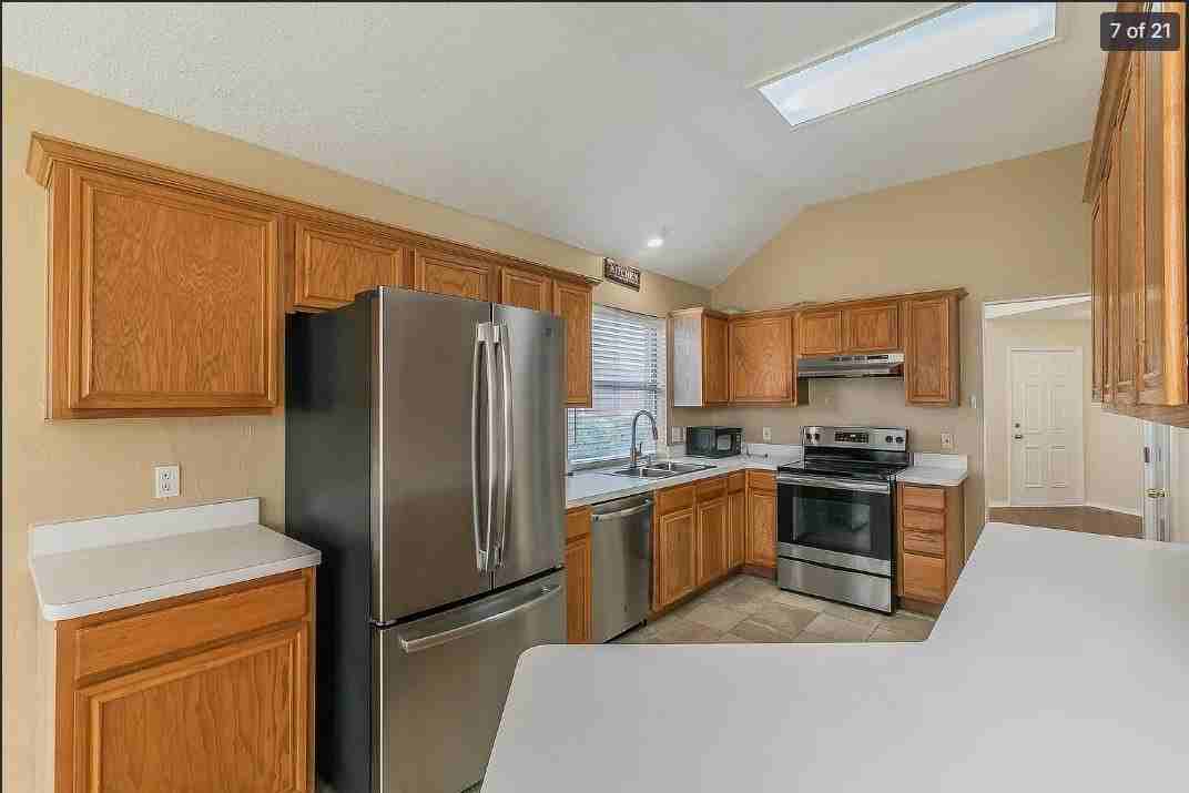 210 Madisson Dr - Photo 2 of 21