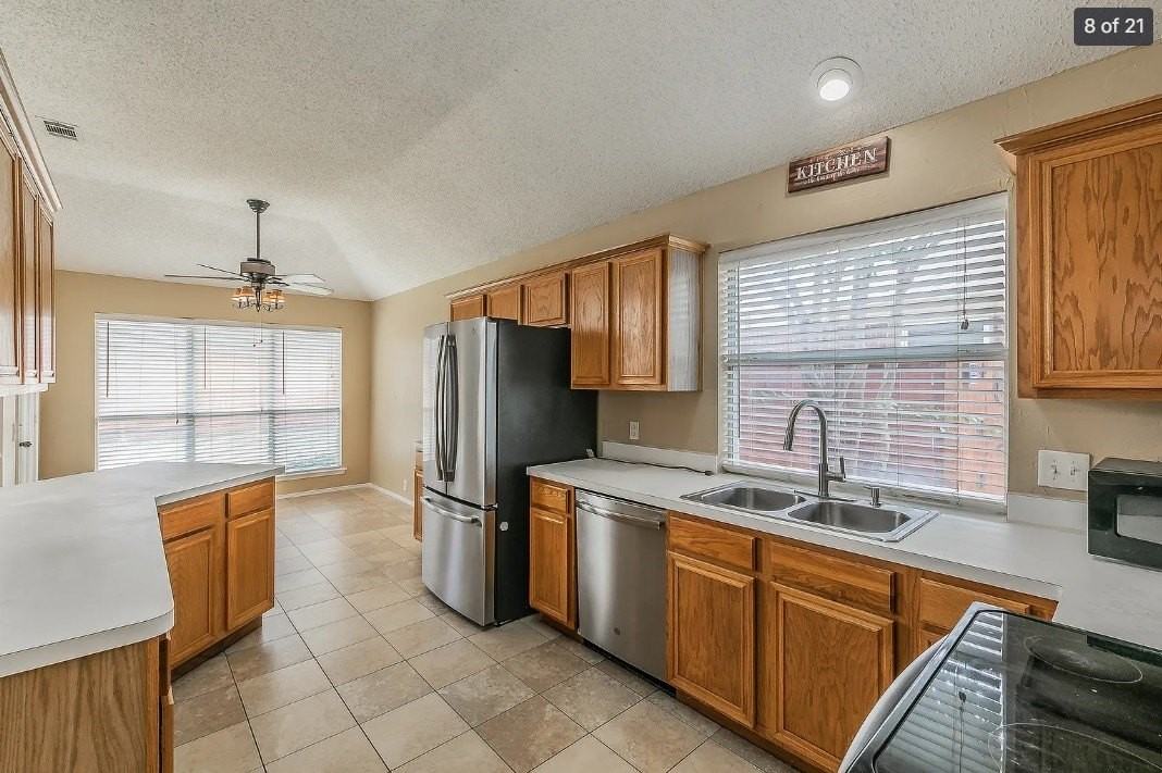 210 Madisson Dr - Photo 3 of 21