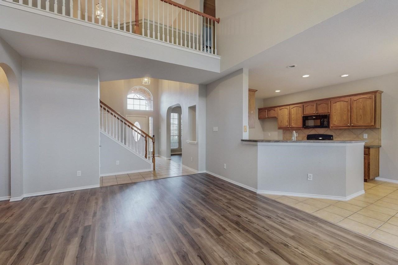 4134 Petersburg Dr - Photo 2 of 34