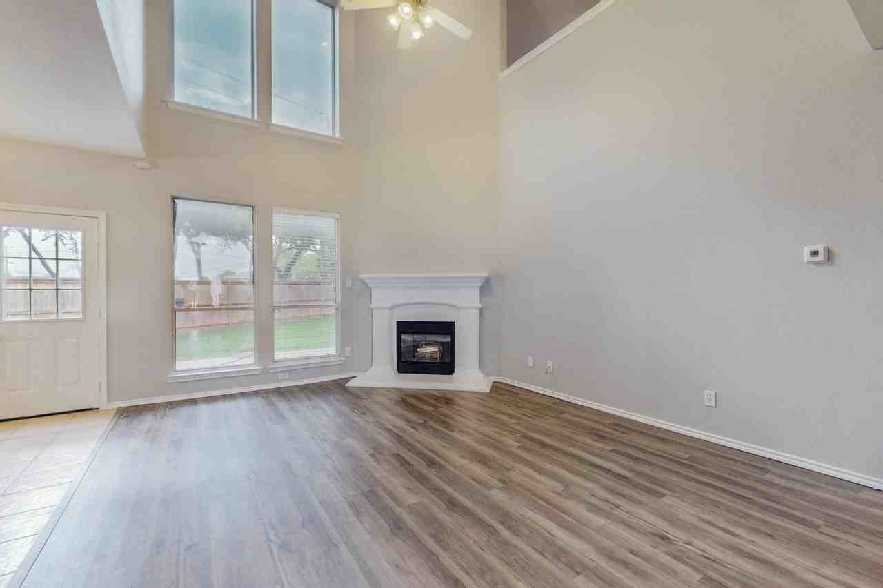 4134 Petersburg Dr - Photo 3 of 34