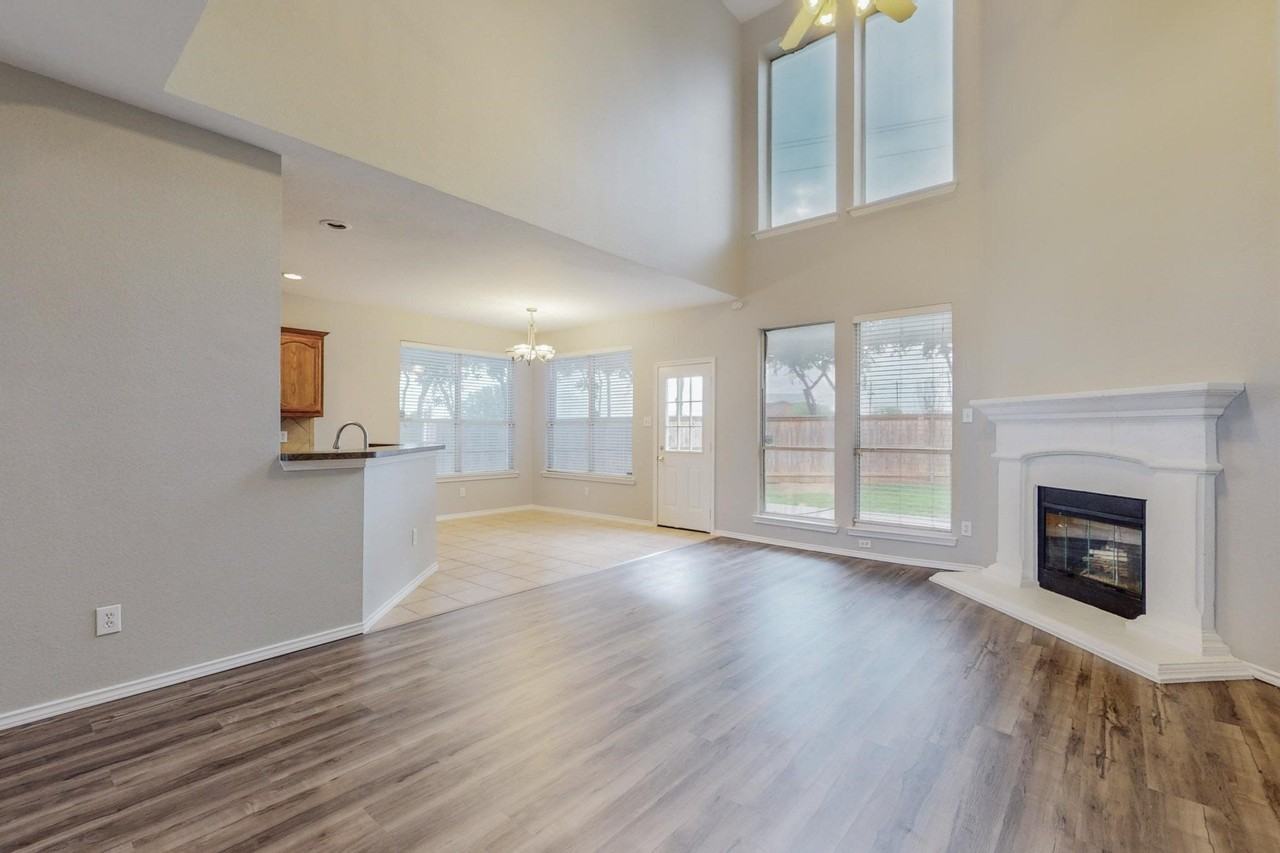 4134 Petersburg Dr - Photo 4 of 34
