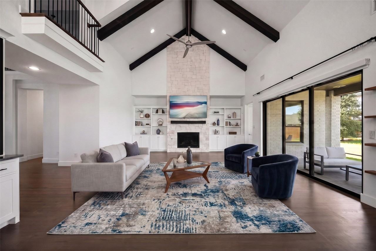 1611 Cottonwood Trl - Photo 2 of 40