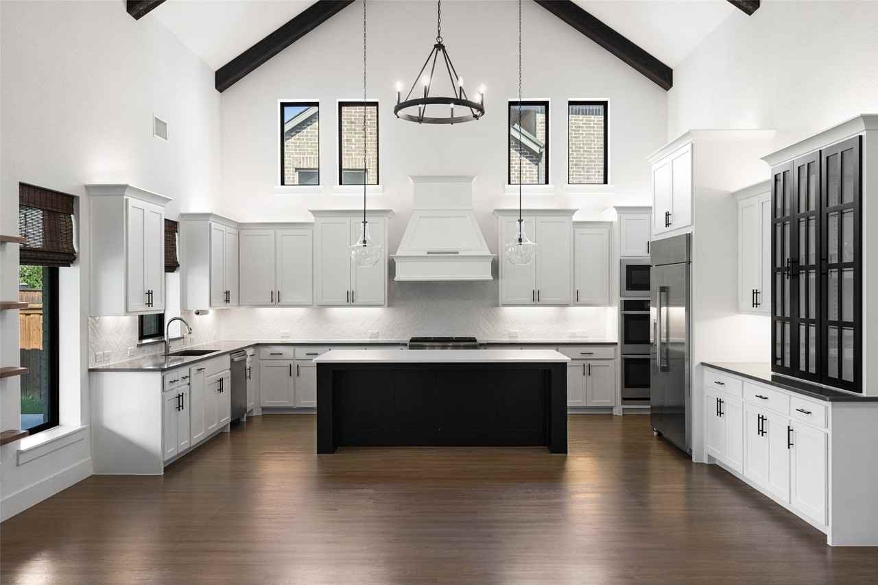 1611 Cottonwood Trl - Photo 4 of 40