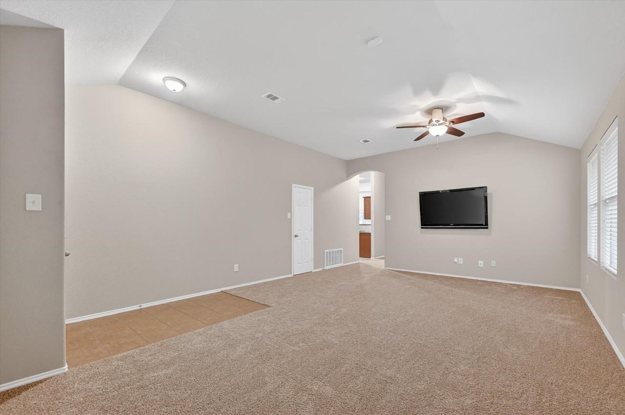 5640 Lincolnwood Dr - Photo 3 of 29