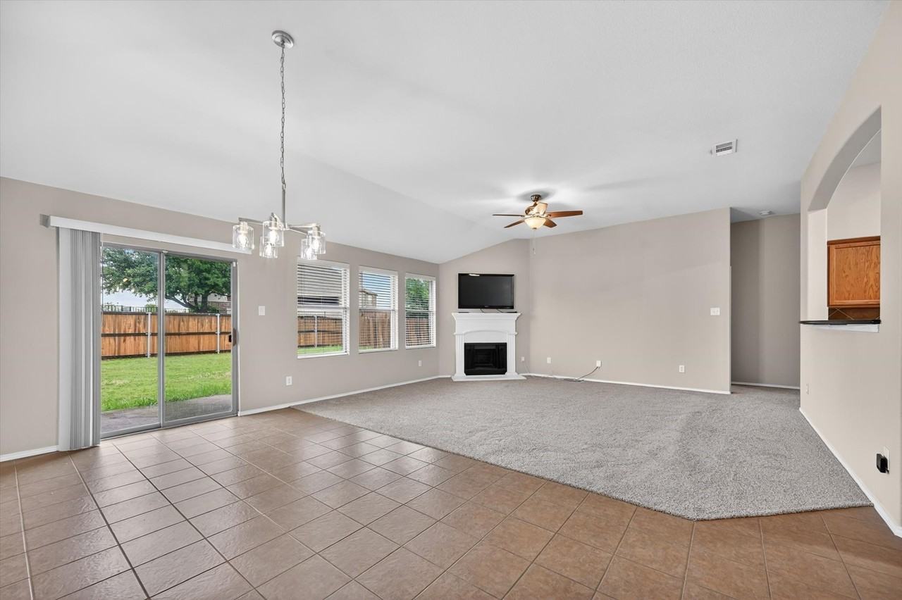 5640 Lincolnwood Dr - Photo 5 of 29