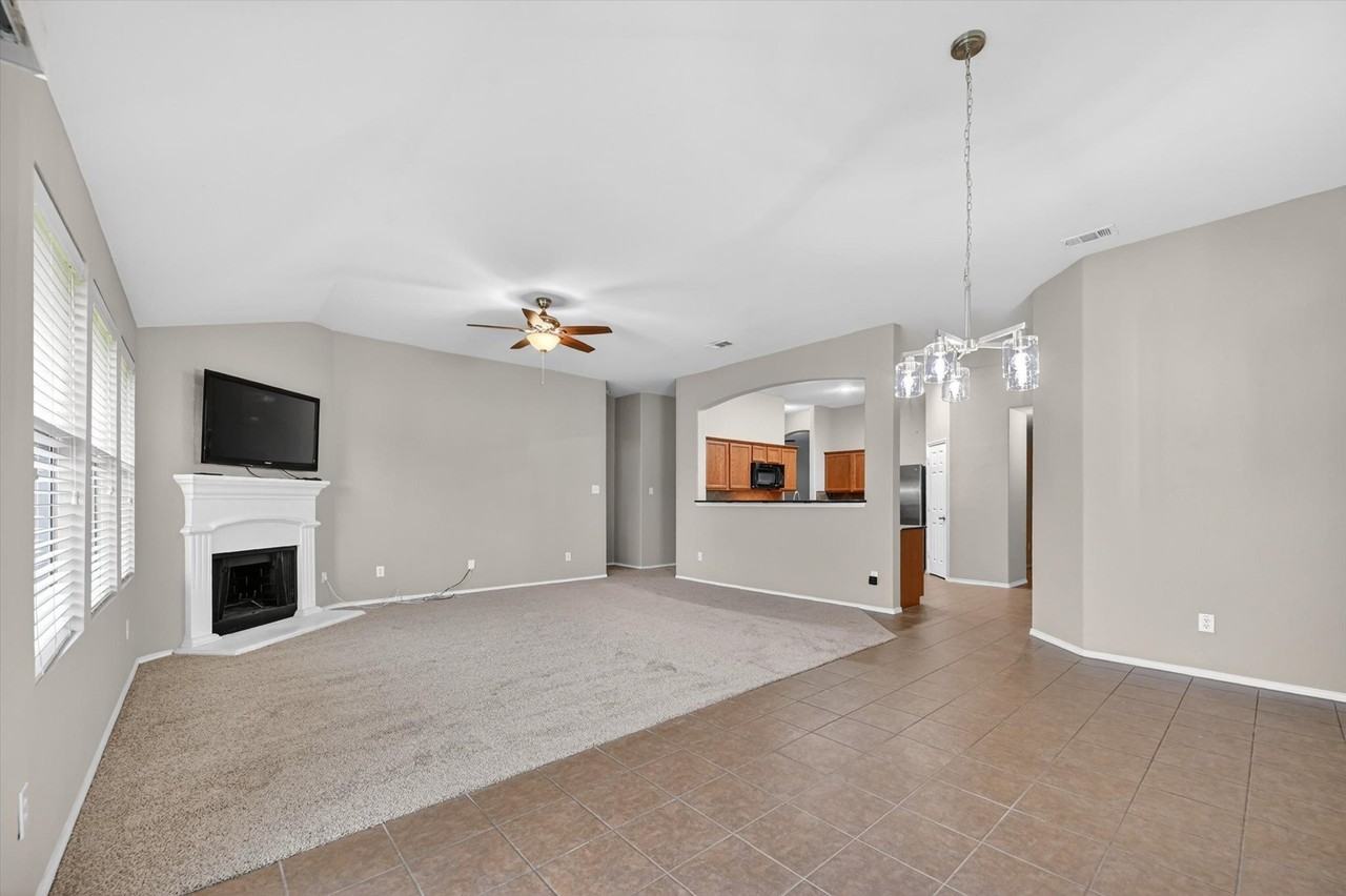 5640 Lincolnwood Dr - Photo 7 of 29