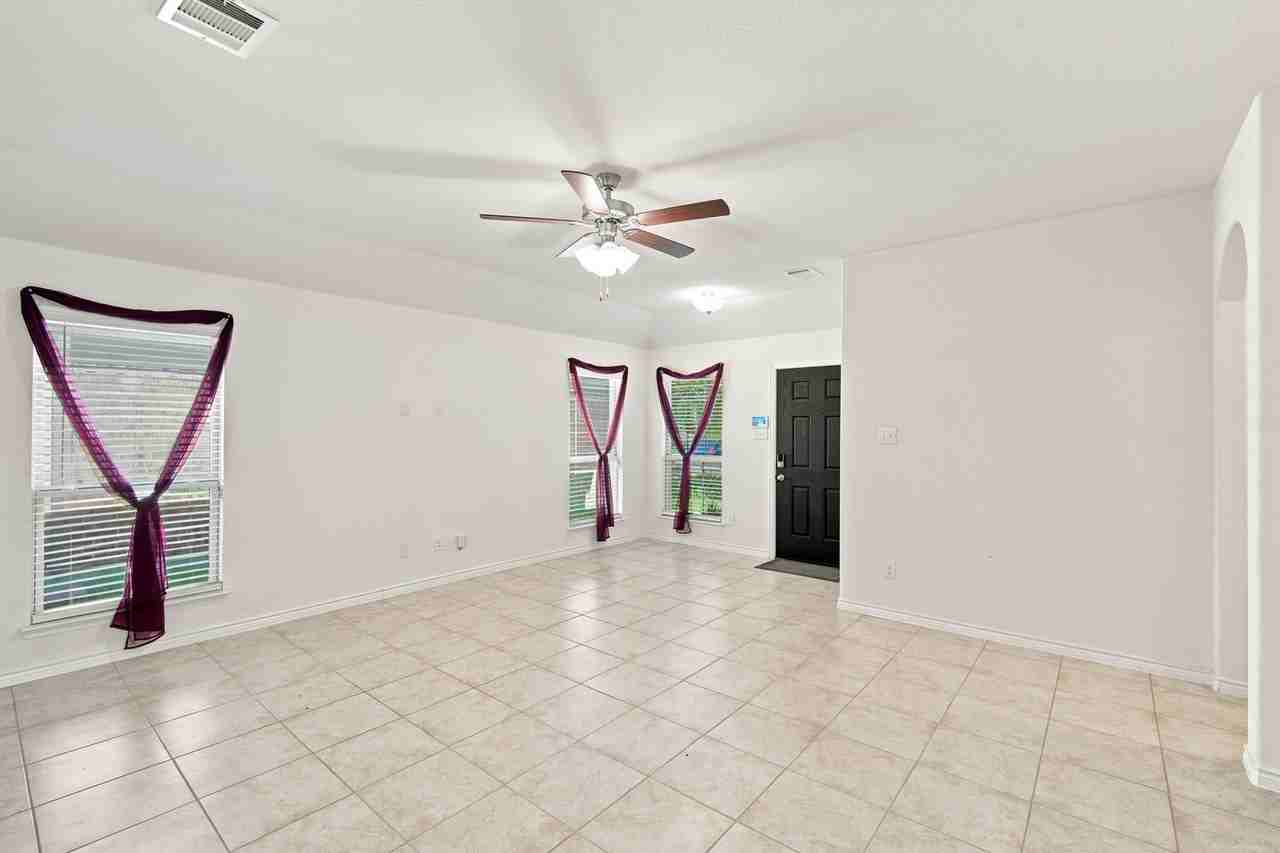 126 Redding Ln - Photo 3 of 17