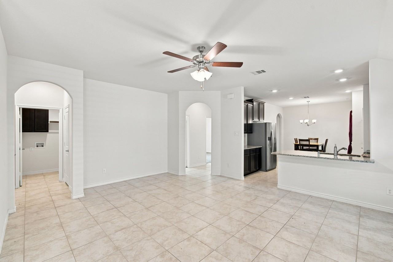 126 Redding Ln - Photo 4 of 17