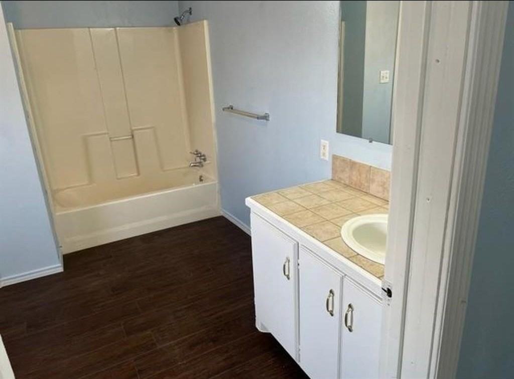 411 Cooke St - Photo 5 of 22