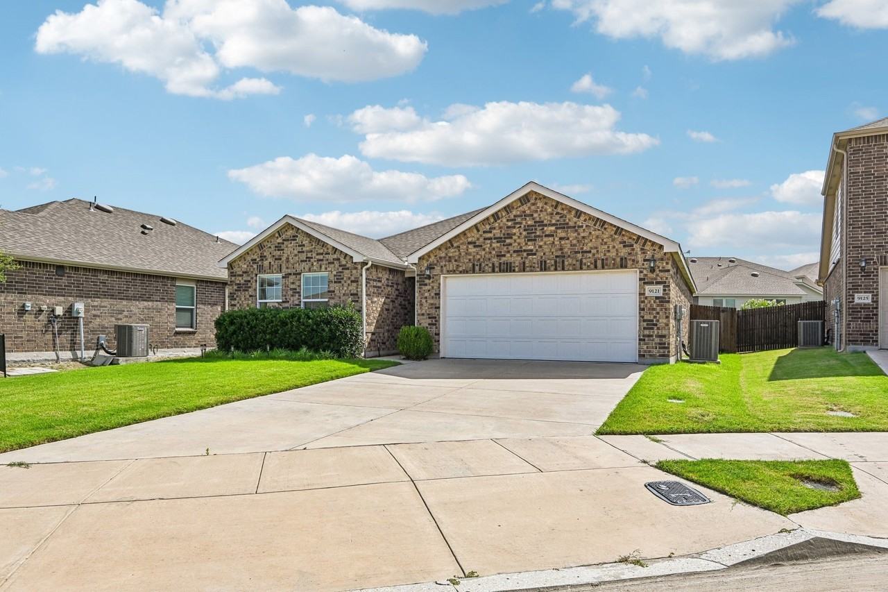 9121 Lookout Pt - Photo 2 of 40