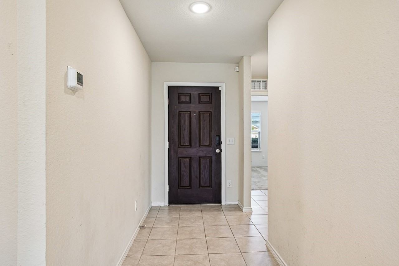 9121 Lookout Pt - Photo 4 of 40