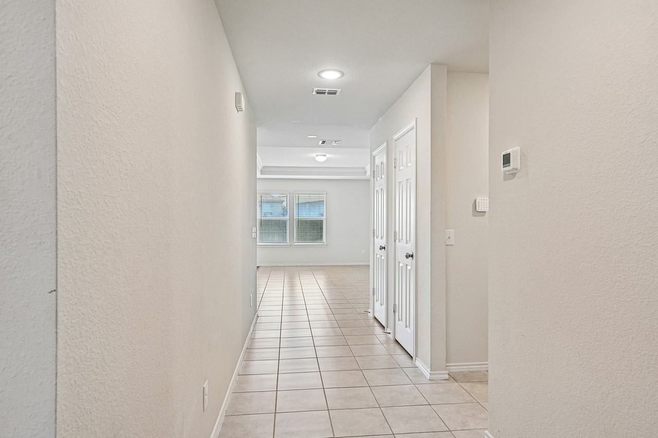 9121 Lookout Pt - Photo 5 of 40