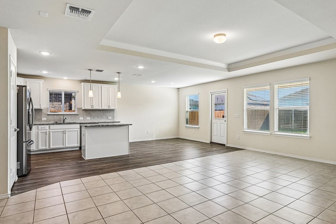 9121 Lookout Pt - Photo 6 of 40