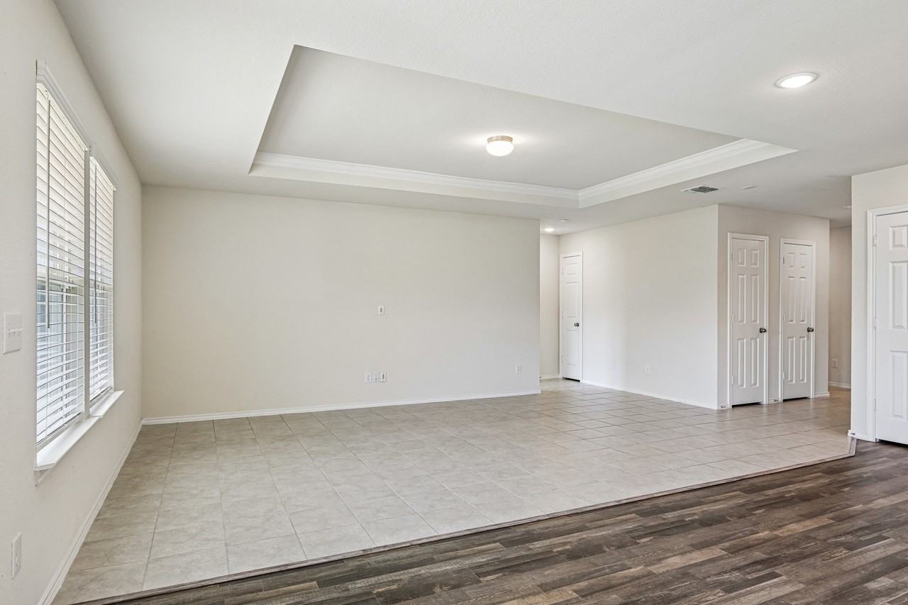 9121 Lookout Pt - Photo 7 of 40