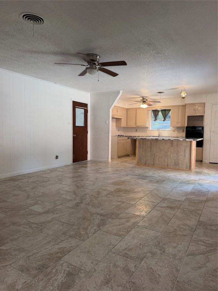 2406 Broadview St - Photo 4 of 19