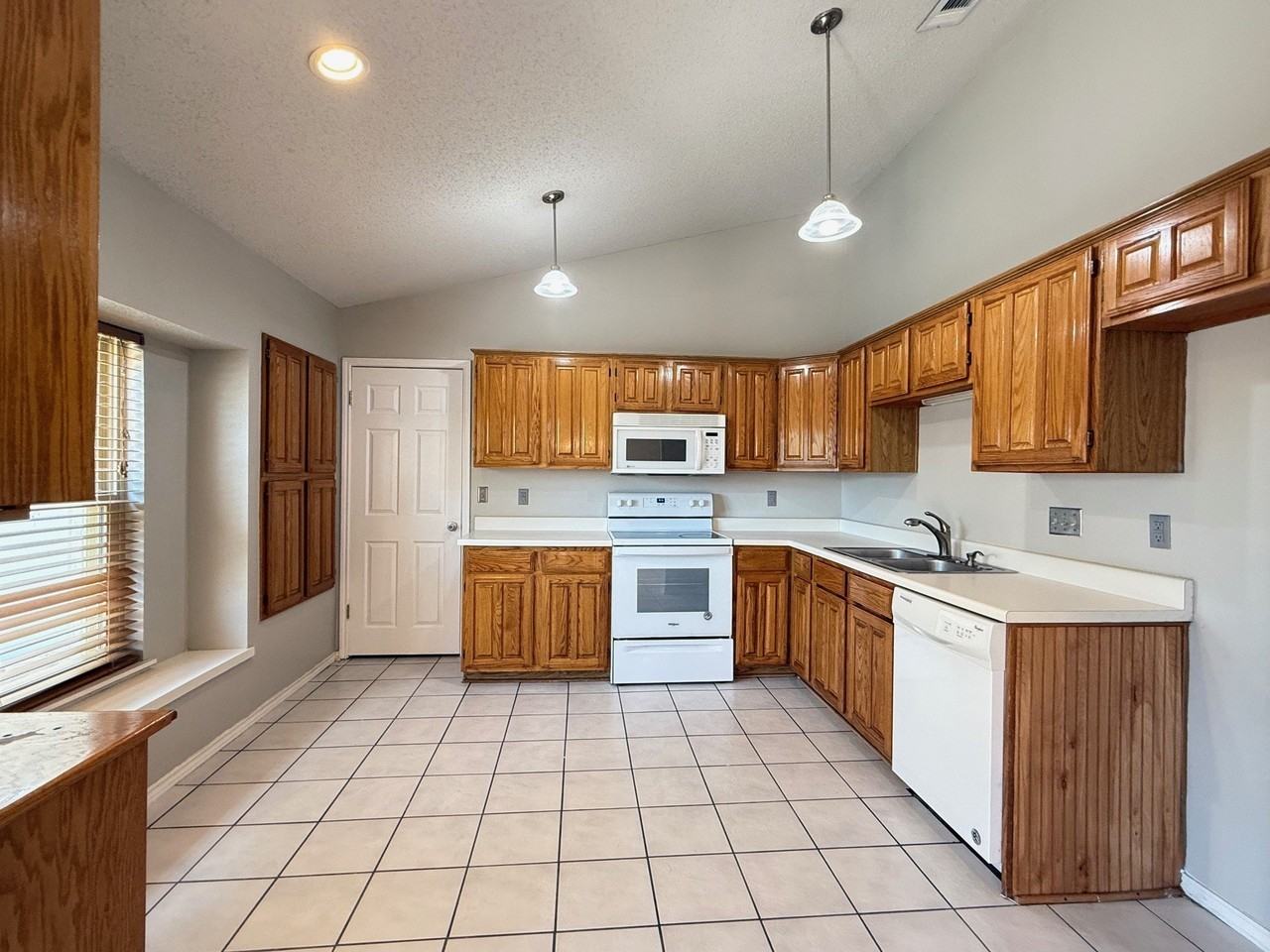 4425 Durango Ln - Photo 6 of 16