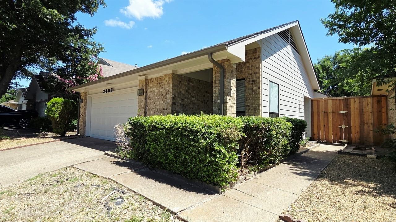 2408 Centaurus Dr - Photo 2 of 24