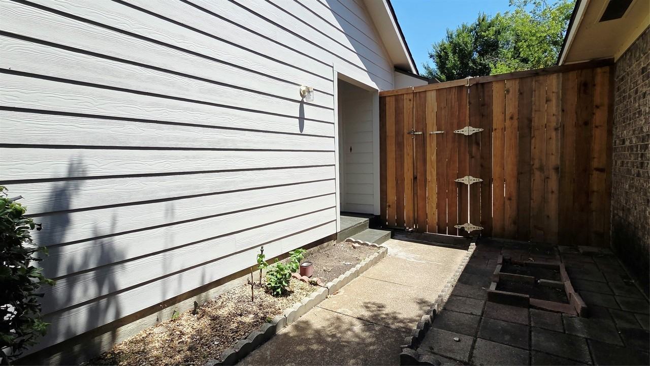 2408 Centaurus Dr - Photo 3 of 24