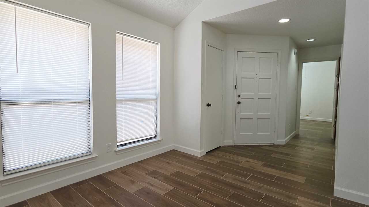 2408 Centaurus Dr - Photo 4 of 24